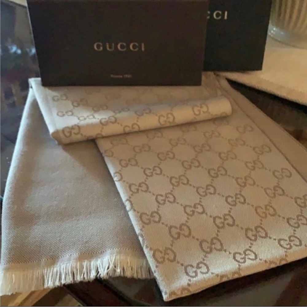 Beautiful Gucci elegant and soft classic scarf! Timeless and 🤩 stunning!